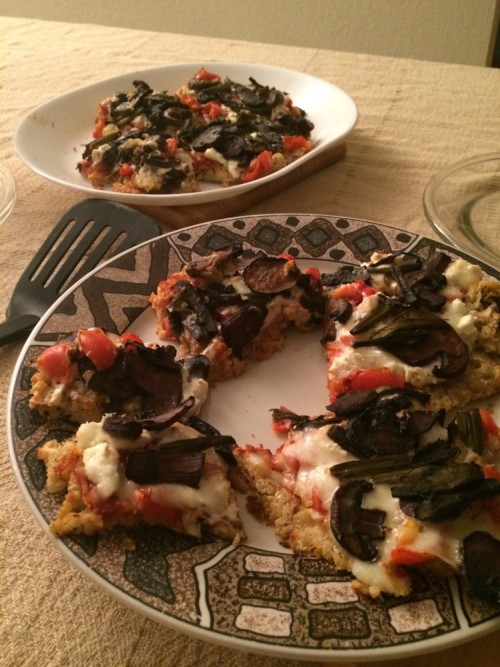 veggie pizza with cauliflower crust #sundaysupper