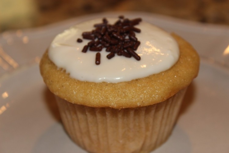 spiked eggnog cupcakes with eggnog cream cheese frosting #leftoversclub