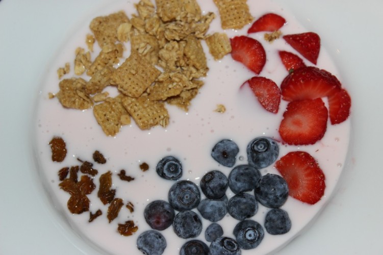 Granola Smoothie Bowl #HeartHealthMonth #HealthySnacksHealthyHeart