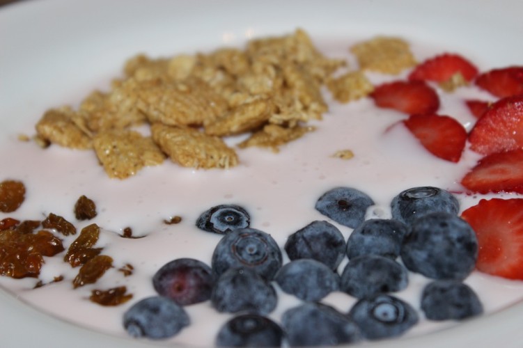 Granola Smoothie Bowl #HeartHealthMonth #HealthySnacksHealthyHeart