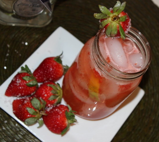 Skinny Strawberry Margarita for #NationalMargaritaDay