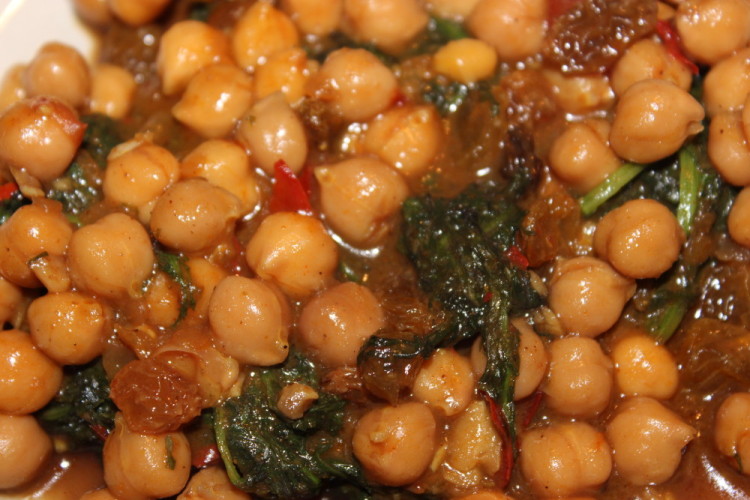 Curried Chickpeas Over Wilted Greens #WeekdaySupper