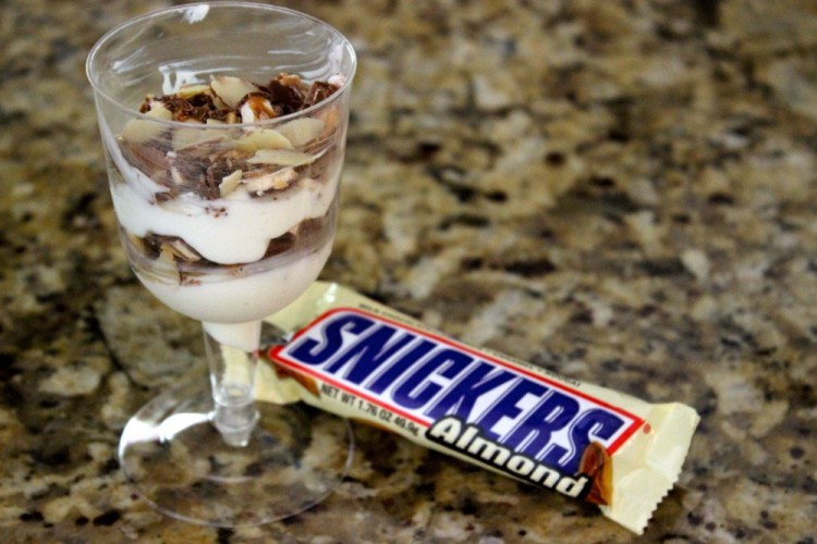 Layered SNICKERS® Almond Parfait #WhenImHungry #CollectiveBias #Ad