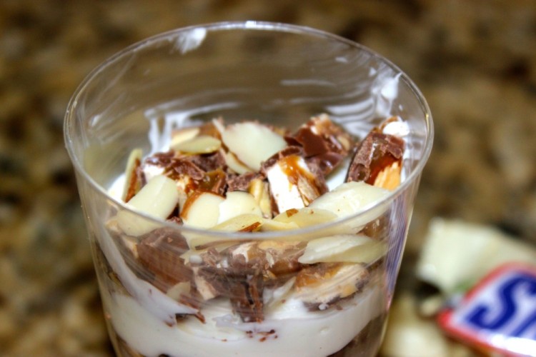 Layered SNICKERS® Almond Parfait #WhenImHungry #CollectiveBias #Ad