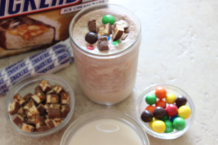 Frozen Candy Bar Milkshake #ShareFunshine #CollectiveBias