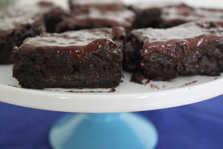 dark-chocolate-raspberry-greek-yogurt-brownies