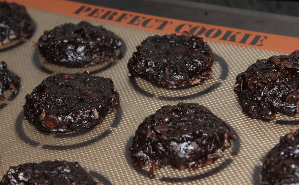 Healthy Flourless Chocolate-Coconut Avocado Cookies