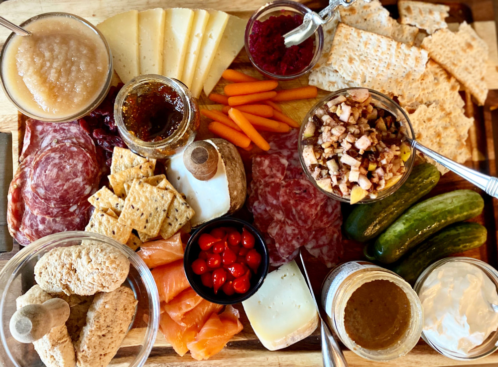 How To Build The Best Cheese and Charcuterie Board